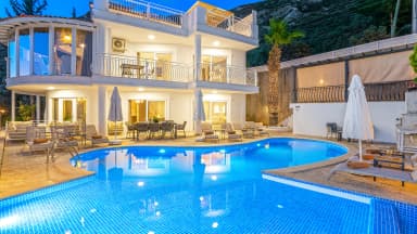 Villa Beyaz Isıtmalı Havuz 70
