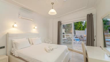 Villa Beyaz Isıtmalı Havuz 78