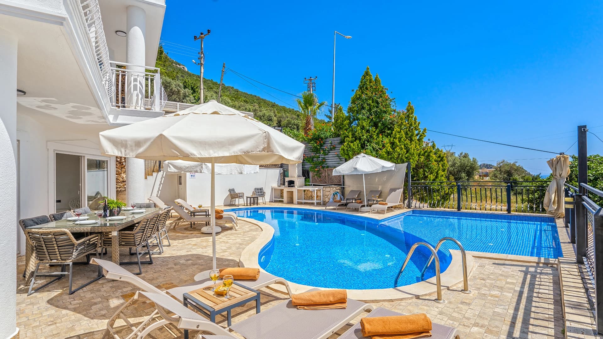 Villa Beyaz Isıtmalı Havuz 42