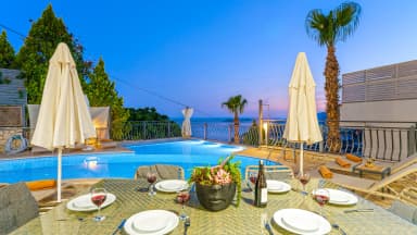 Villa Beyaz Isıtmalı Havuz 84
