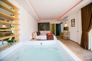 Villa Half Moon Two Korunaklı Havuz 16