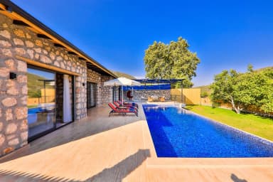 Villa Azra Naz Korunaklı Havuz 59