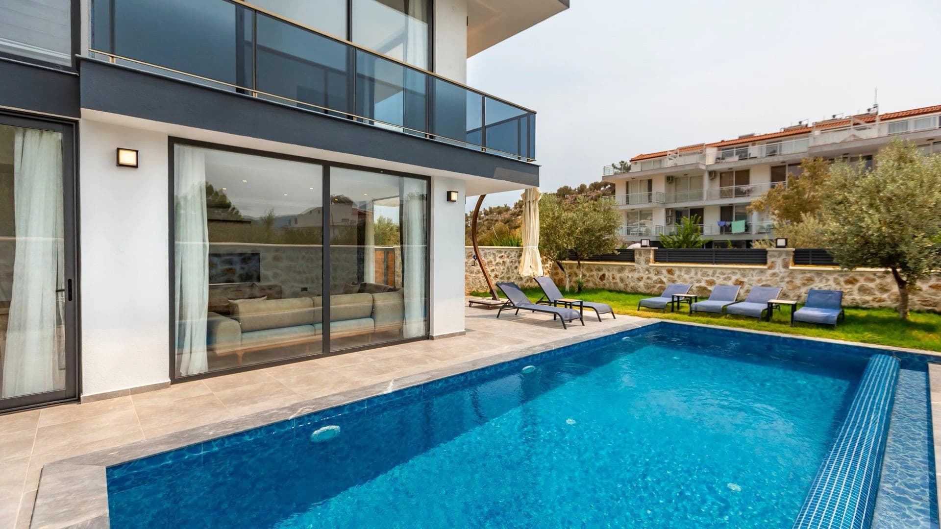 Villa Lipsos 2 Özel Havuzlu 45
